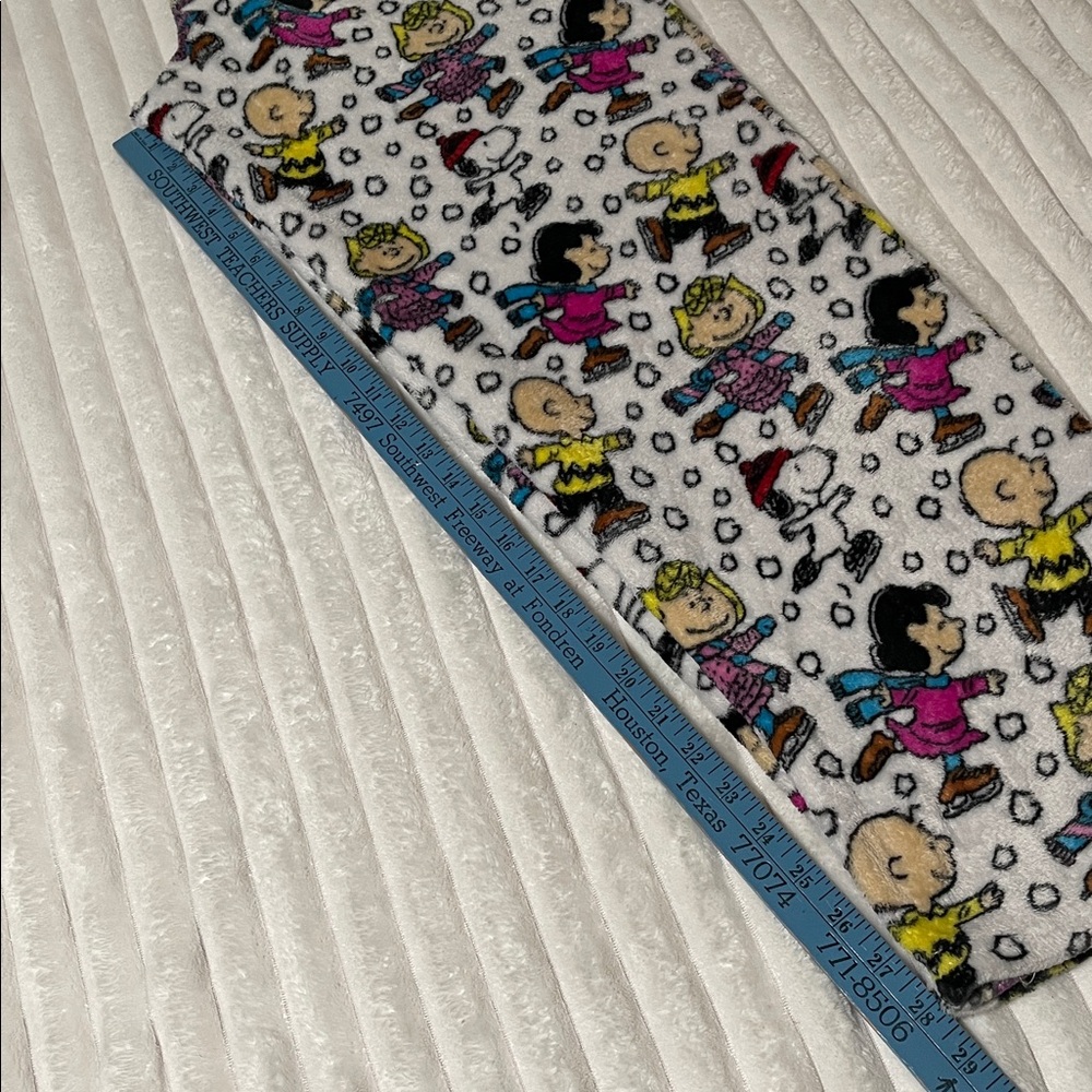 Peanuts Snoopy Ice Skating Winter Theme Pajama Pants | Size Large - Picture 5 of 5
